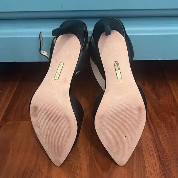 Louise et Cie pointed toe kitten heels in black. Size 6.5. Excellent condition - Picture 2 of 3